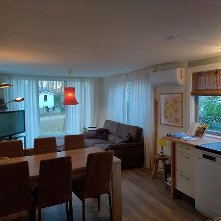 Wulft 47 Zonnig Gezellig 6P Chalet Met Zwembad In Bosrijke Omgeving Op Familie Camping De Vossenburcht IJhorst Eksteriør billede