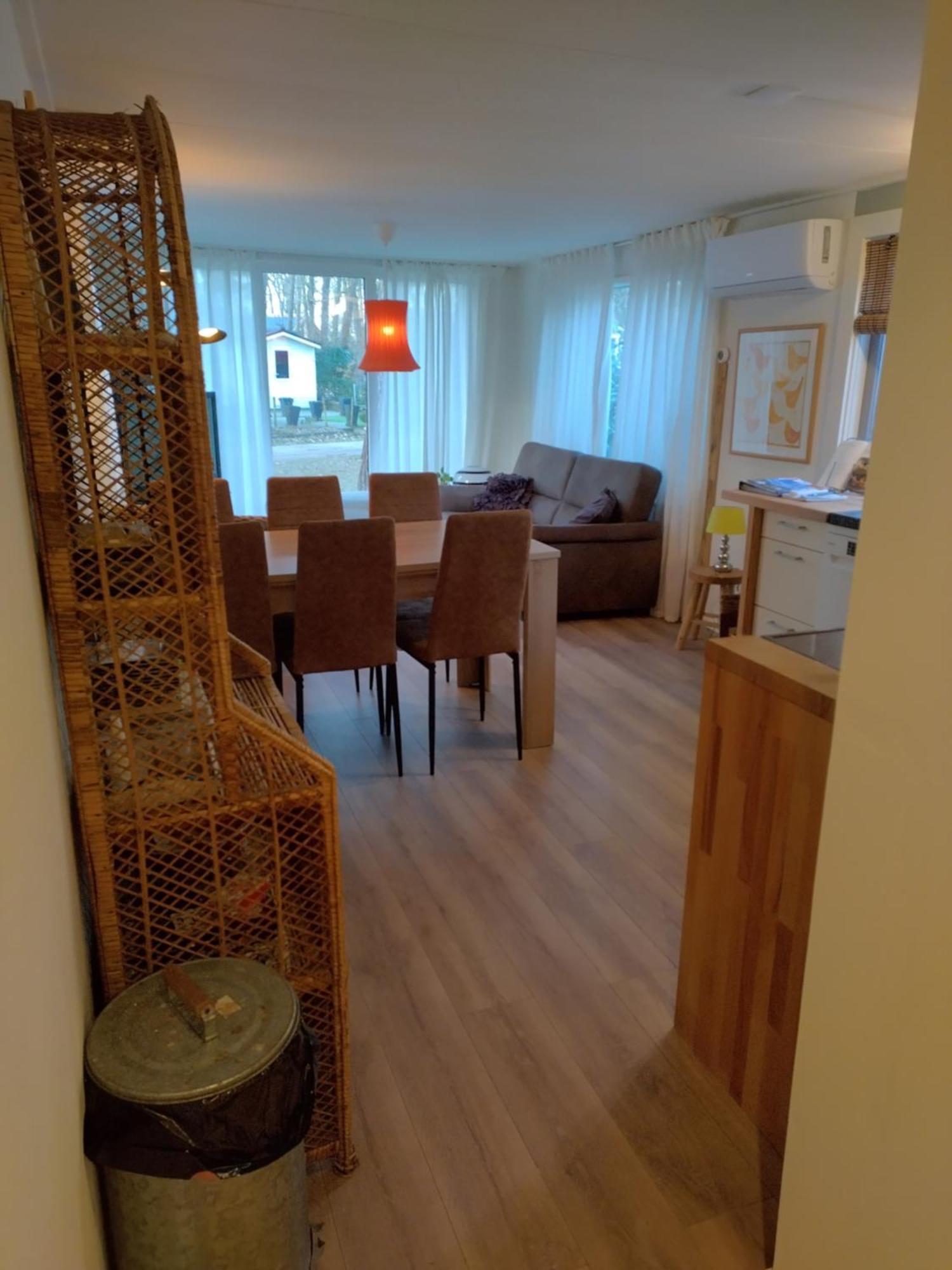 Wulft 47 Zonnig Gezellig 6P Chalet Met Zwembad In Bosrijke Omgeving Op Familie Camping De Vossenburcht IJhorst Eksteriør billede