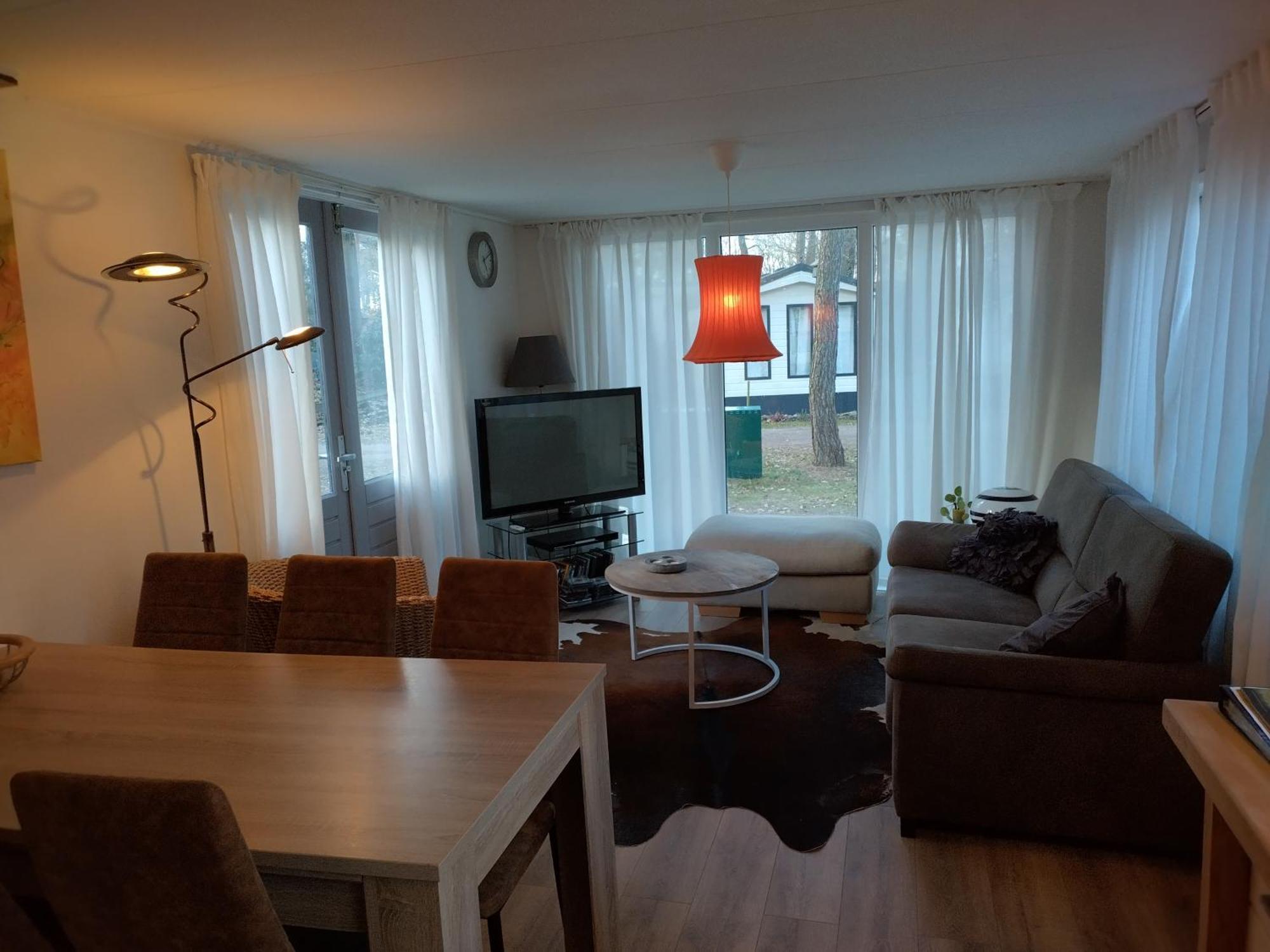 Wulft 47 Zonnig Gezellig 6P Chalet Met Zwembad In Bosrijke Omgeving Op Familie Camping De Vossenburcht IJhorst Eksteriør billede