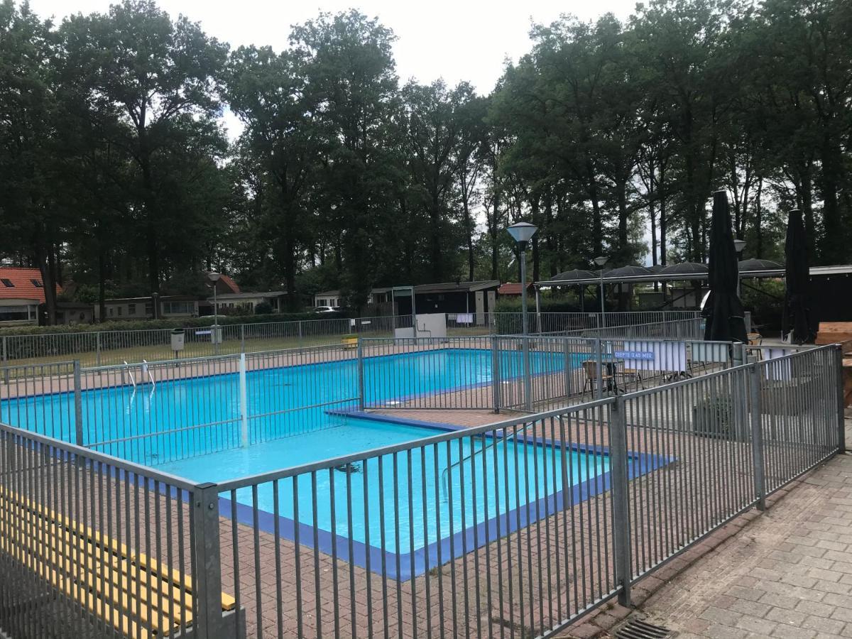 Wulft 47 Zonnig Gezellig 6P Chalet Met Zwembad In Bosrijke Omgeving Op Familie Camping De Vossenburcht IJhorst Eksteriør billede